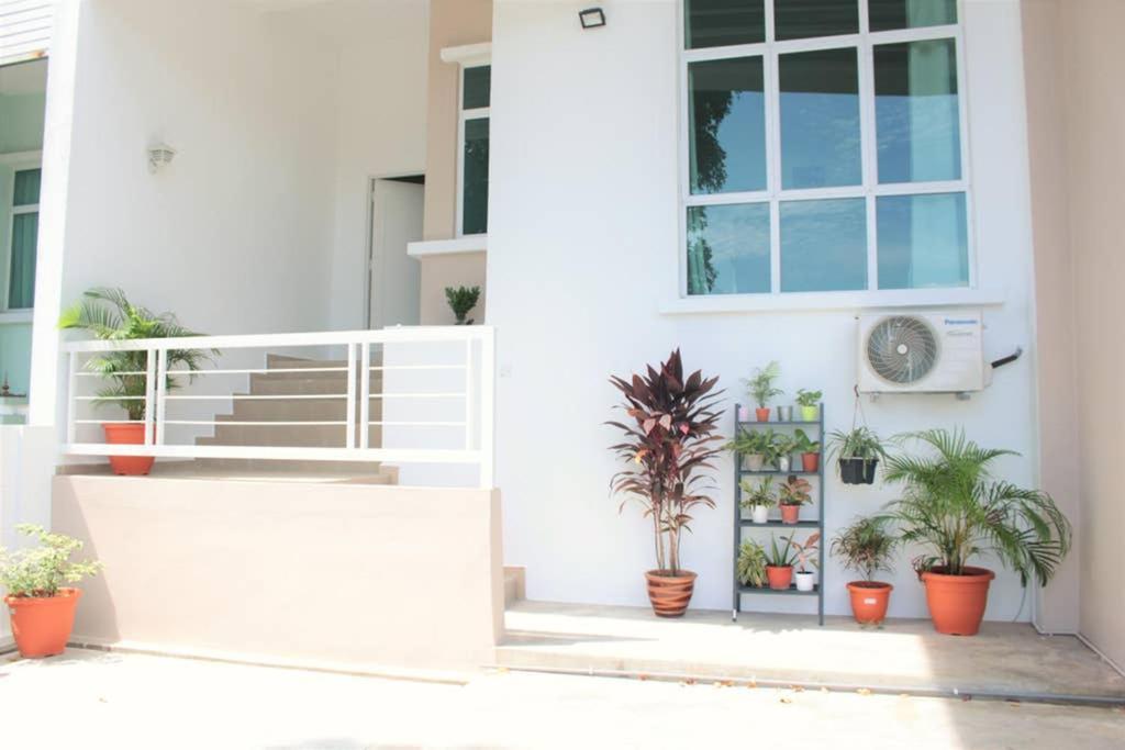 NEW SEAVIEW Cozy Modern Beach House Tanjung Bungah  Exterior foto