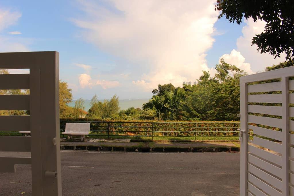 NEW SEAVIEW Cozy Modern Beach House Tanjung Bungah  Exterior foto