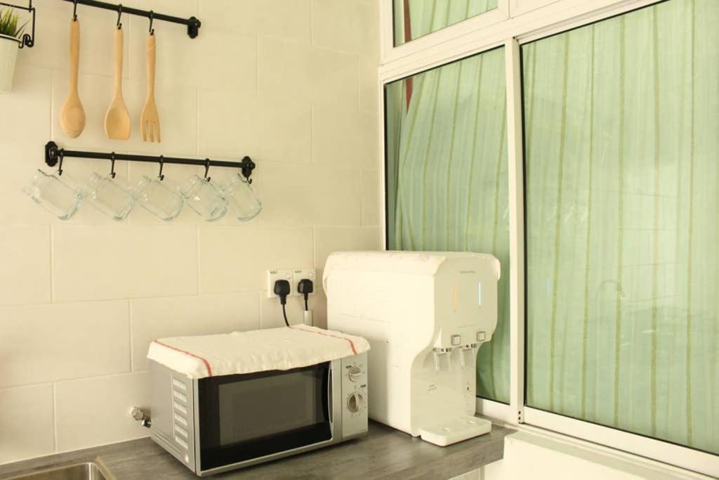 NEW SEAVIEW Cozy Modern Beach House Tanjung Bungah  Exterior foto